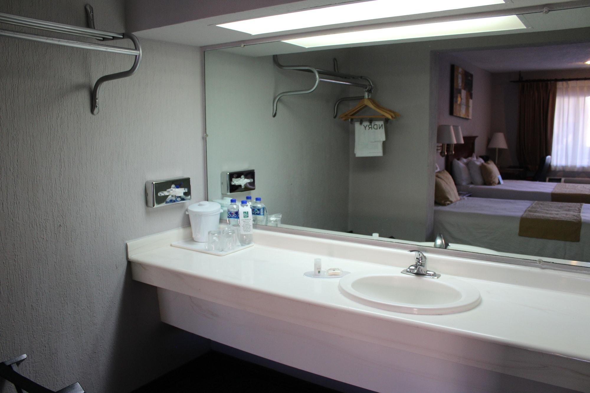 Quality Inn Piedras Negras Zewnętrze zdjęcie